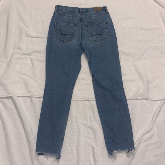 I am selling a pair of jeans from American eagle size is 2 color blue - Picture 2 of 2